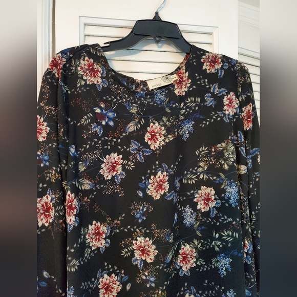 Everleigh black floral blouse size xl - Picture 6 of 6